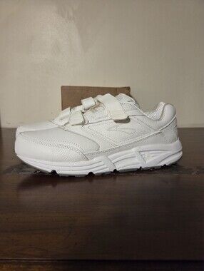 Brooks Addiction Walker V-Strap White Womens Sz 11 2E Extra Wide Worn Once EUC